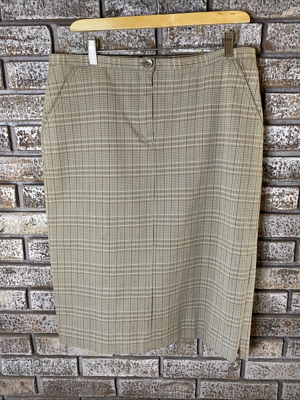 Dead stock Giorgio Netti Beige Plaid Pencil Skirt. RETAILS FOR $218.